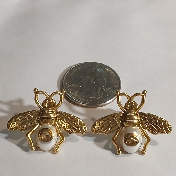 Authentic Gucci Gold Tone GG Faux Pearl Bee Earrings - Picture 5 of 9